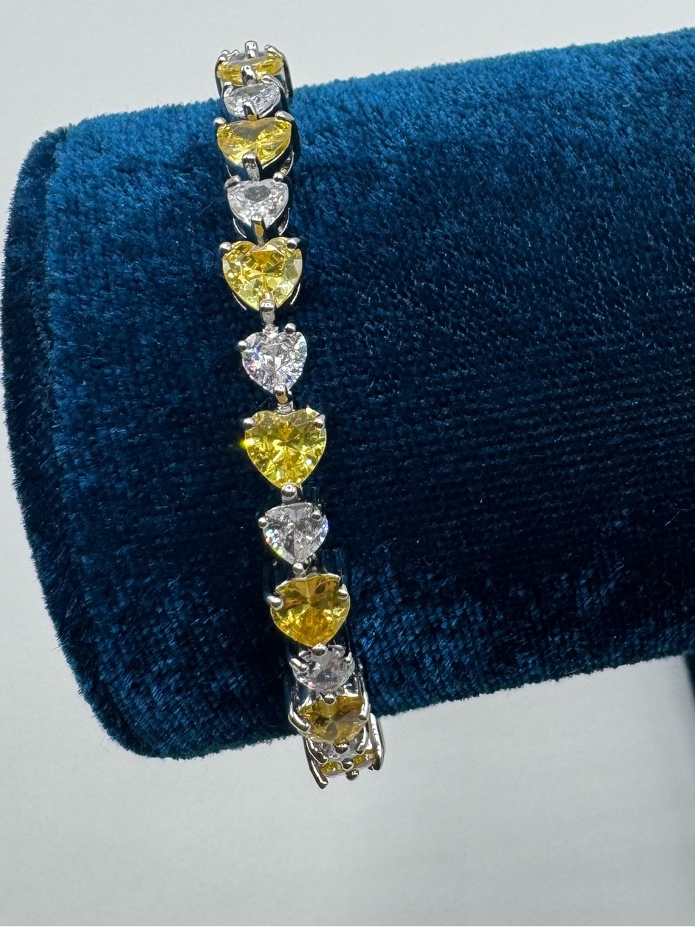18k 12.5ct Canary Heart Tennis Bracelet - Picture 6 of 12